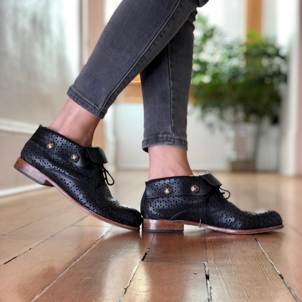 🌺PATRICIA NASH DESIGNS BLACK PERFORATED BOOTIES